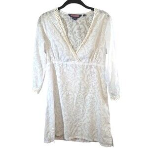 Vineyard Vines Top Womans Small  White Cover up Lightweight V-neck Vacation